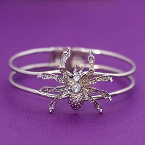 7 1/2 inch, Vintage Abstract Spider Rhinestones Hinge Bangle - Q35